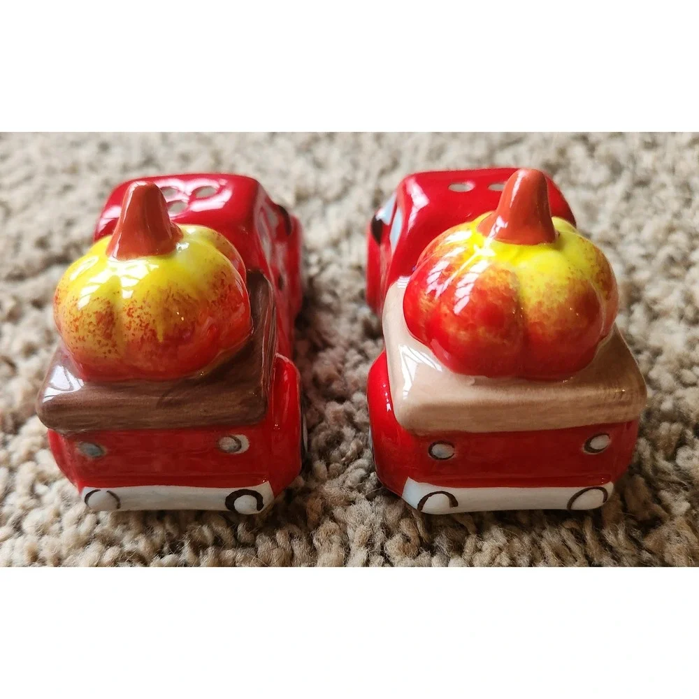 Red Harvest Truck Pumpkin Ceramic Salt and‎ Pepper Shakers Set Fall Decor